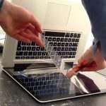 dan-man-hinh-cho-laptop-nen-hay-khong-anh-1