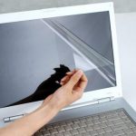 dan-man-hinh-cho-laptop-nen-hay-khong-anh-2