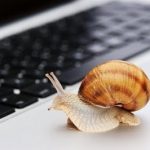 nguyen-nhan-khien-laptop-bi-cham-anh-1