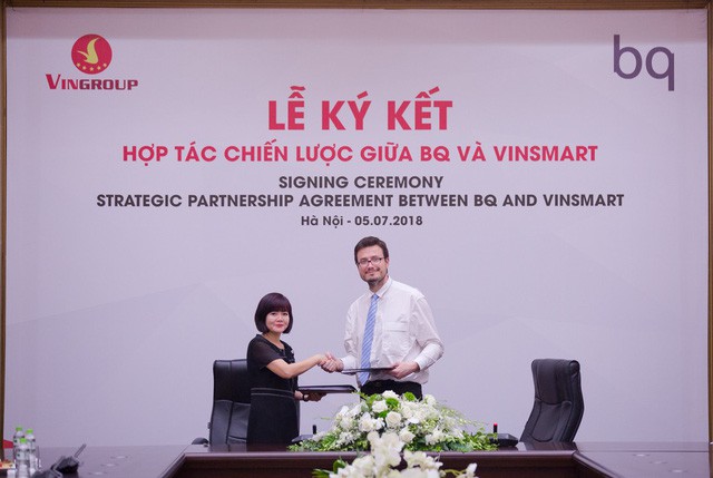 Chỉ 3 tuần sau tuyên bố làm điện thoại thương hiệu Việt, Vingroup đã mua bản quyền sở hữu trí tuệ từ hãng sản xuất smartphone hàng đầu Tây Ban Nha