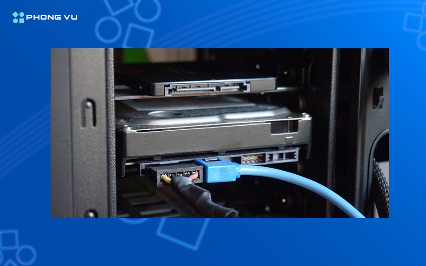 Đặt ổ SSD vào khay riêng và bắt vít chắc chắn