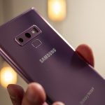 Vị trí của cảm biến vân tay trên Galaxy Note 9 được cải thiện một chút, nhưng nó vẫn không lý tưởng.