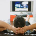 người độc thân xem tv