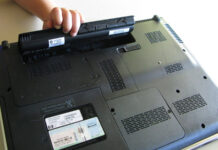 Pin laptop là gì? Những thông số quan trọng bạn cần biết Pin rời của laptop có thể tháo lắp dễ dàng để thay thế hoặc nâng cấp cell tùy nhu cầu sử dụng (Nguồn: Internet)