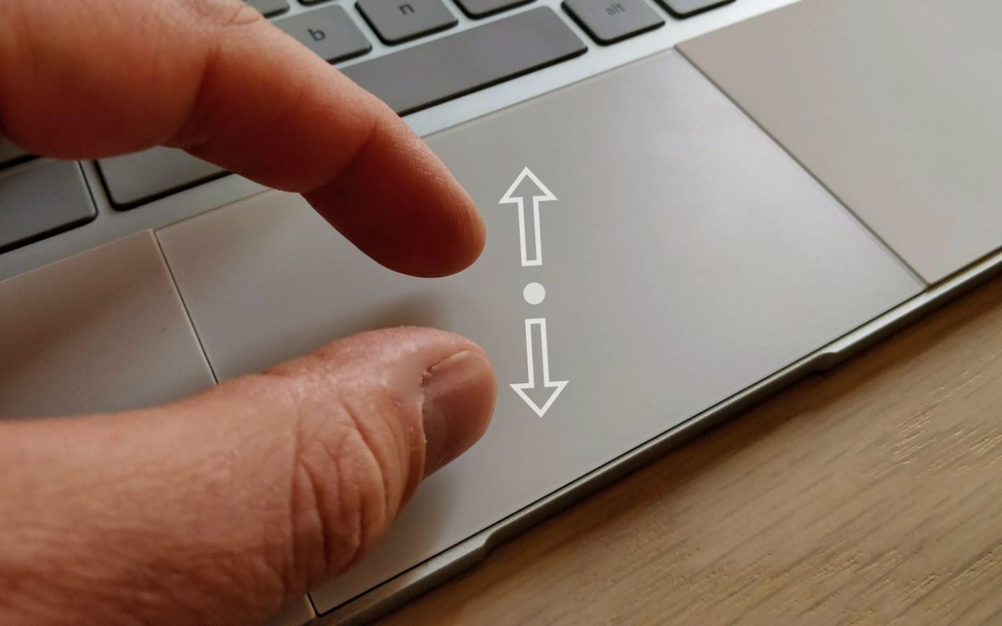 Sử dụng Trackpad để thu nhỏ hoặc phóng to màn hình MacBook