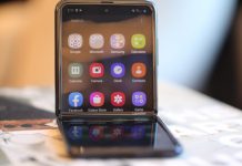 Lần đầu Samsung ra mắt Galaxy Z Flip với thiết kế kiểu gập sang trọng