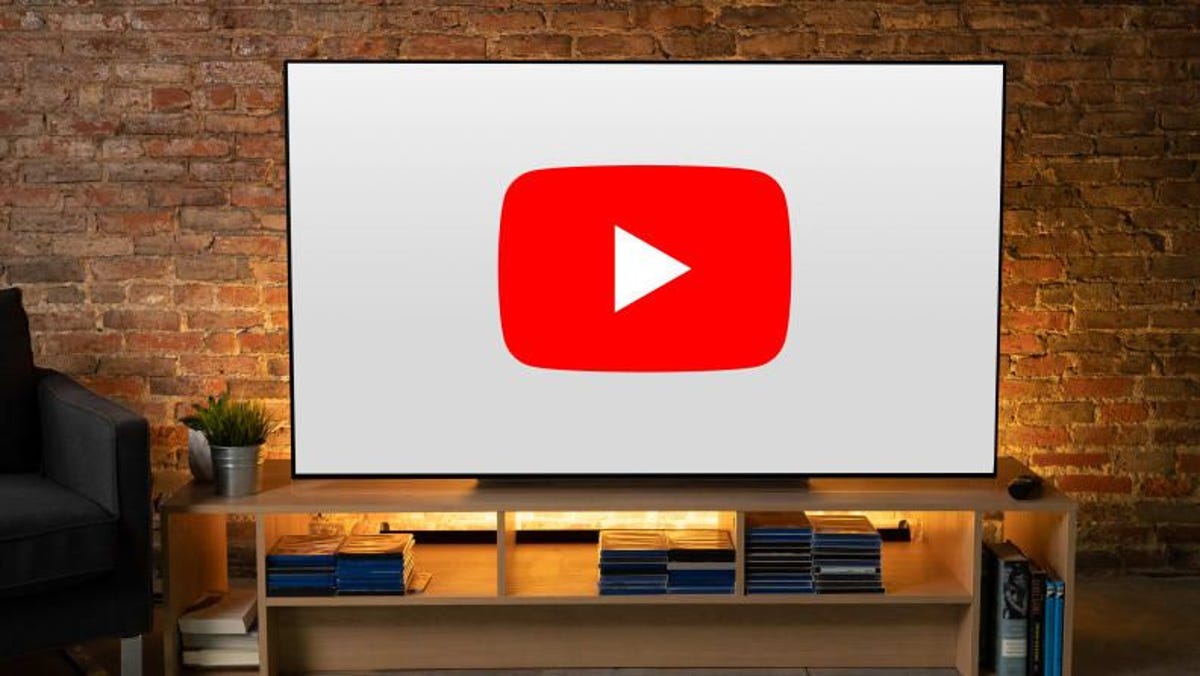 Youtube телевизор код. Телевизор с ютубом. Большой телевизор с ютубом. Телевизор небольшой с ютубом. Умный телевизор с ютубом.