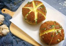 Cách làm bánh mì phomai bơ tỏi ngon chuẩn chỉnh đúng trend đang hot Bánh mì phomai bơ tỏi mua ngoài hàng phải trên 50k/chiếc, vậy tự làm tại nhà thì sao?