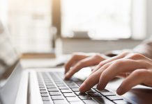 4 cách chữa lỗi bàn phím laptop nên thử trước khi mua bàn phím mới Bàn phím bị lỗi là chuyện thỉnh thoảng khó tránh khỏi. Gặp tình huống này chúng ta nên làm gì?