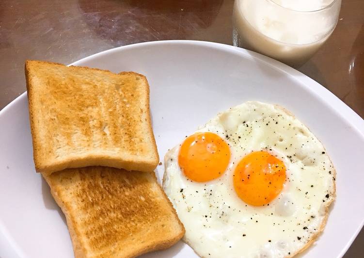 Ăn sáng với bánh mì trứng có béo không?