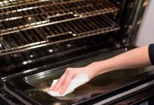 Vệ sinh lò nướng nhà bạn bằng những cách rất đơn giản