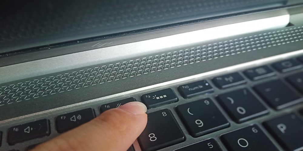 Cách bật đèn bàn phím Laptop HP đơn giản  