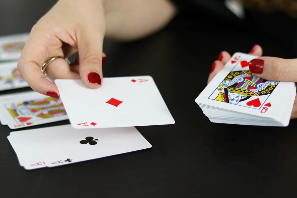 Tiến lên cái nôi của không biết bao nhiêu thần bài thôn xóm 