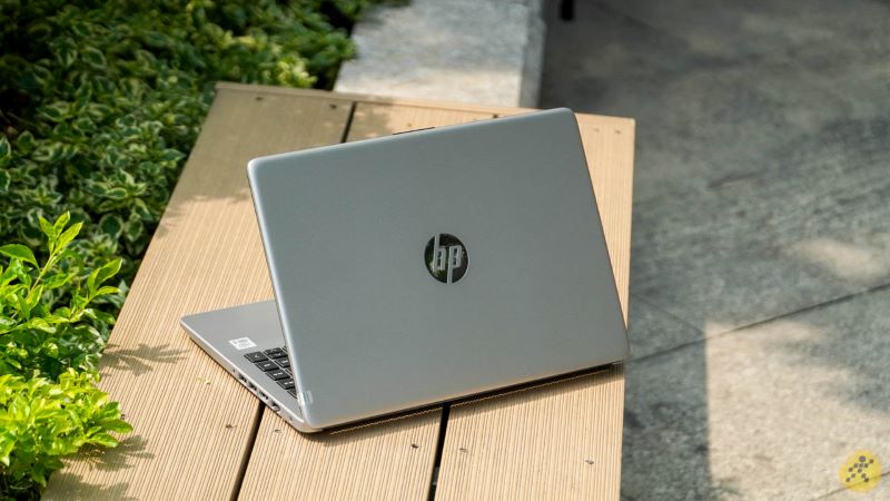 laptop-HP-240-G8-1