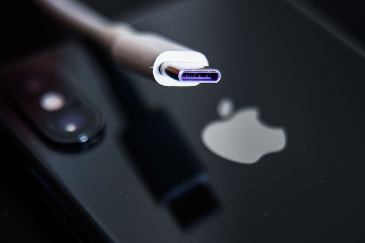 USB-C sẽ là bắt buộc với Apple vào năm 2024