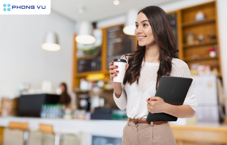 ASUS Vivobook S 14/16 OLED có kích thước 1.39cm và trọng lượng 1.3kg