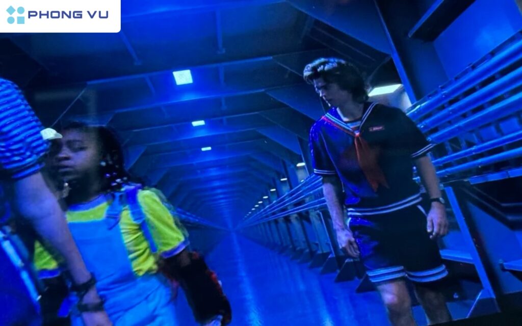 Những điểm sáng HDR hiển thị ở những màu xanh dương như chàm hay xanh navy sẽ bị vệt bệt đến mức trắng cả màn hình