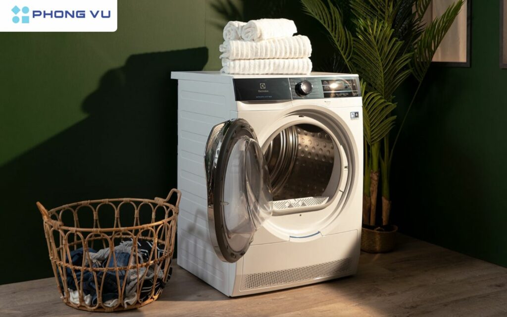 Tất tần tật những điều cần biết trước khi lựa chọn mua máy sấy quần áo cho hợp lý 1 Tủ sấy quần áo là sản phẩm ra đời từ sự kết hợp độc đáo của ba thiết bị: máy giặt, bàn ủi và máy sấy quần áo