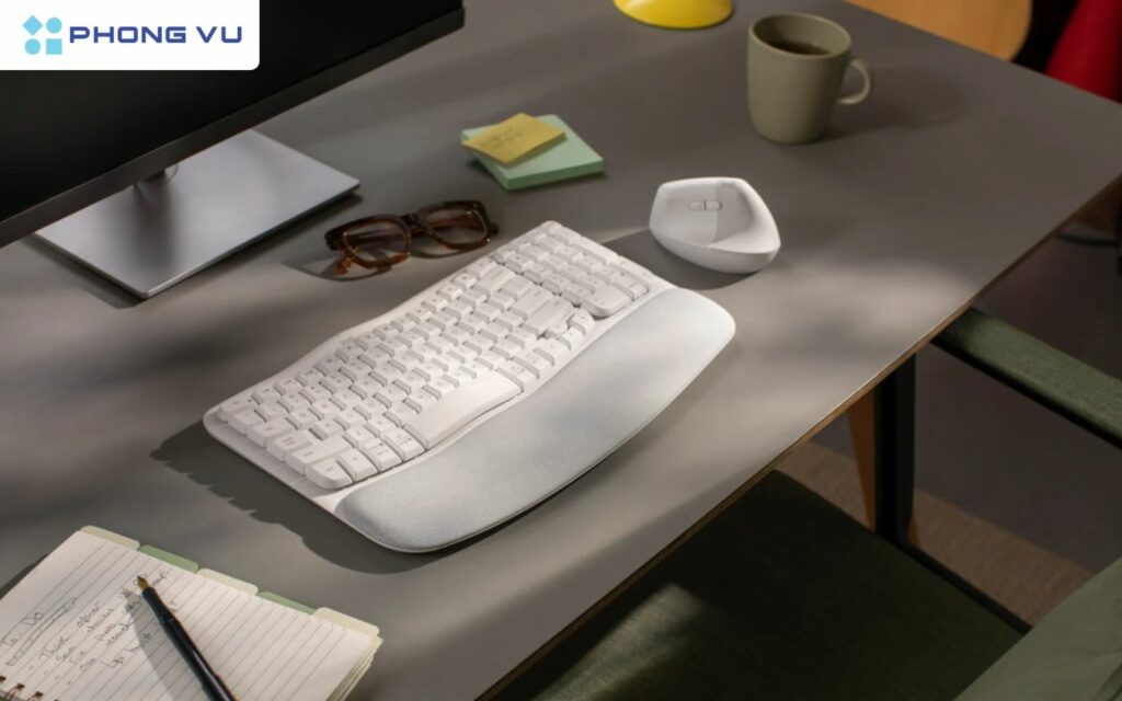 Bàn phím công thái học Logitech Wave Keys này sở hữu thiết kế tối giản cùng ngoại hình mỏng nhẹ