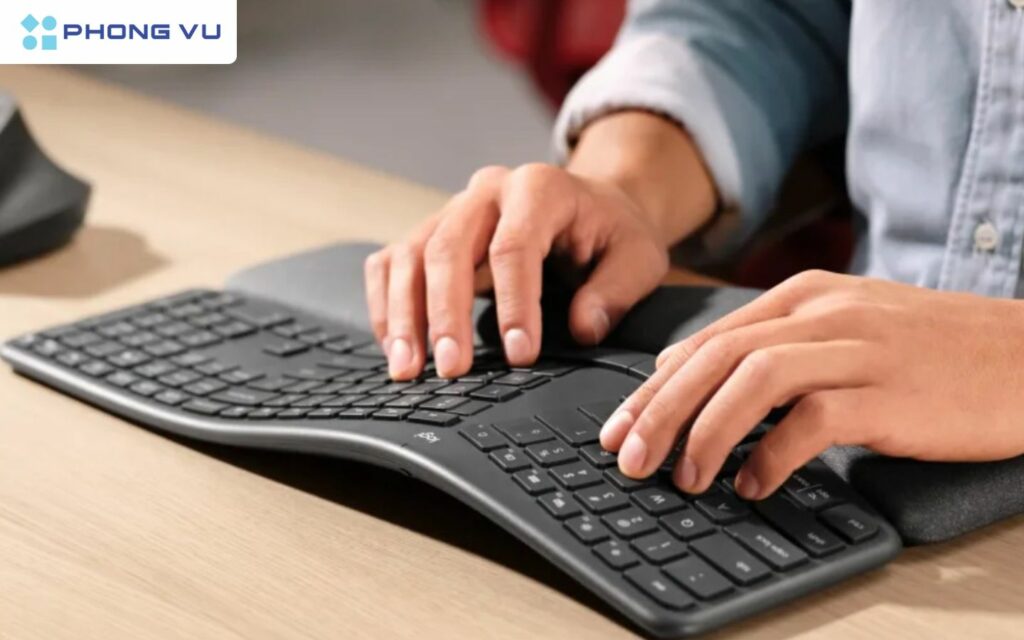 Cùng là một dòng bàn phím nhưng bàn phím công thái học với bàn phím thông thường lại có một số điểm khác biệt nhất định