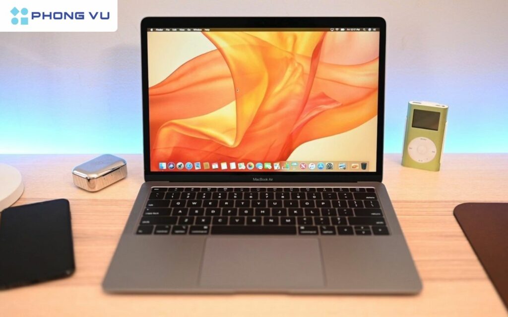 MacBook M2 có hiệu năng mạnh mẽ hơn 18% so với chip chạy M1