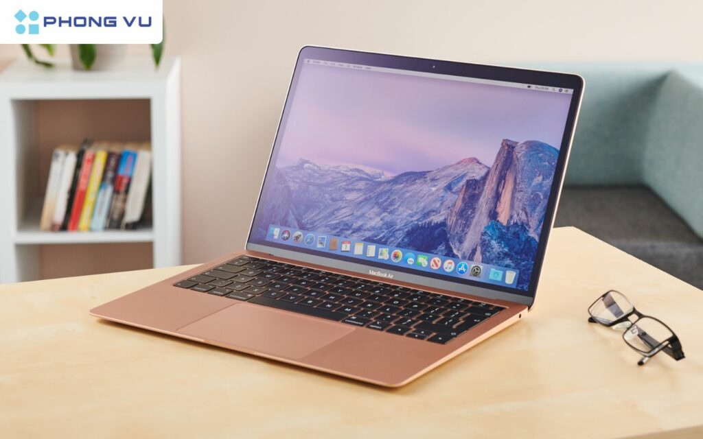 Trackpad của các dòng Macbook đều được làm với kích thước lớn, vừa giúp di chuyển thao tác tay thoải mái