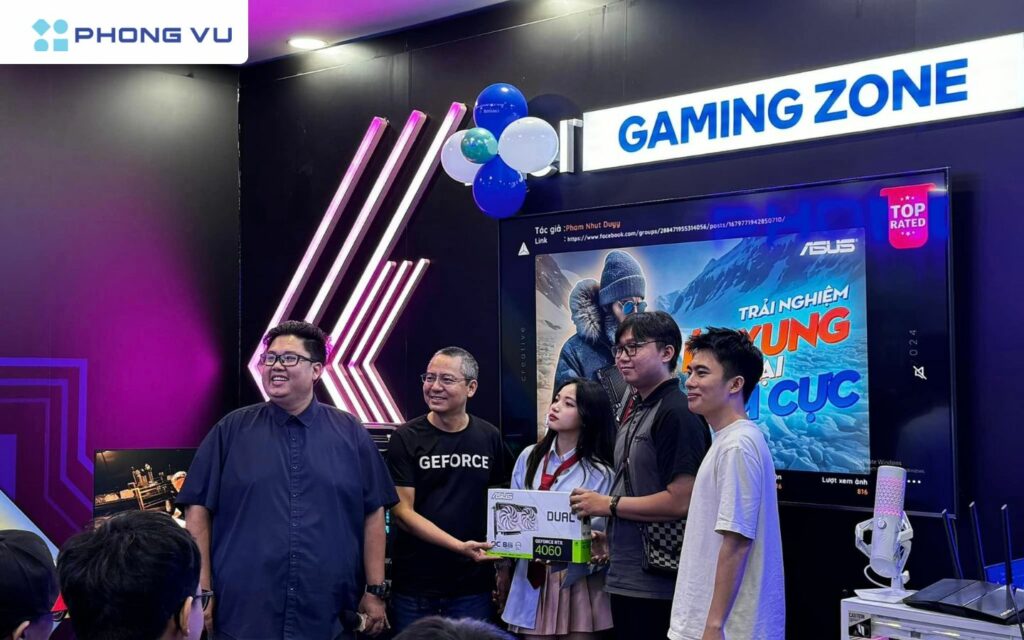 Đại diện Nvidia trao tặng quà Lucky Draw card đồ họa ASUS RTX 4060 trị giá 9.500.000 đồng đến khách hàng may mắn