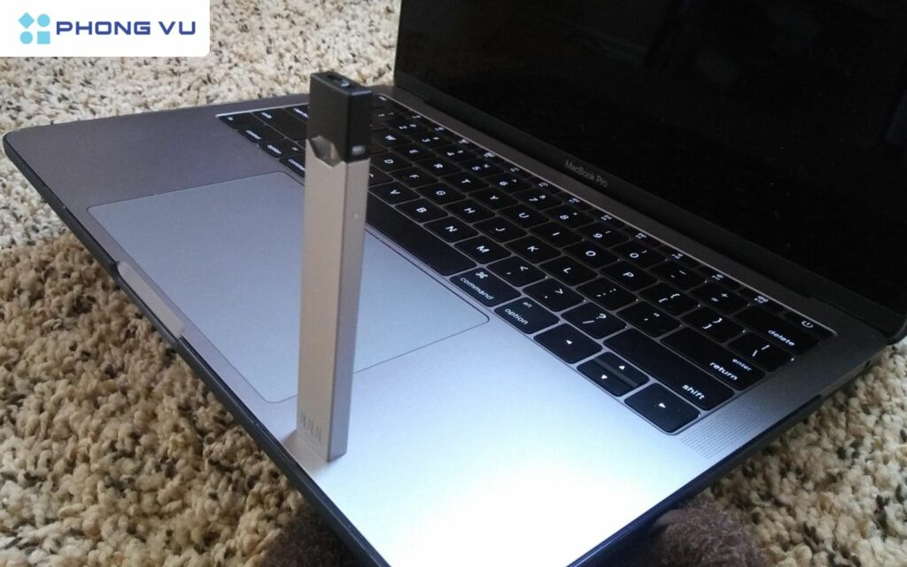 MacBook bị nhiễm từ tính khi đặt thiết bị trong môi trường có nhiều từ tính