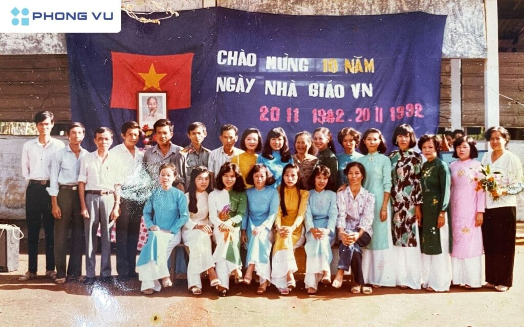 Lần đầu tiên, vào ngày 20/11/1958, ngày "Quốc tế Hiến chương các nhà giáo" được tổ chức trên khắp miền Bắc