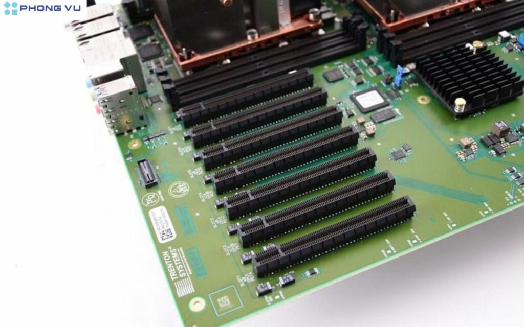 Khe cắm PCIe là nơi lắp đặt các card mở rộng như card đồ họa, card mạng hoặc ổ cứng SSD tốc độ cao.