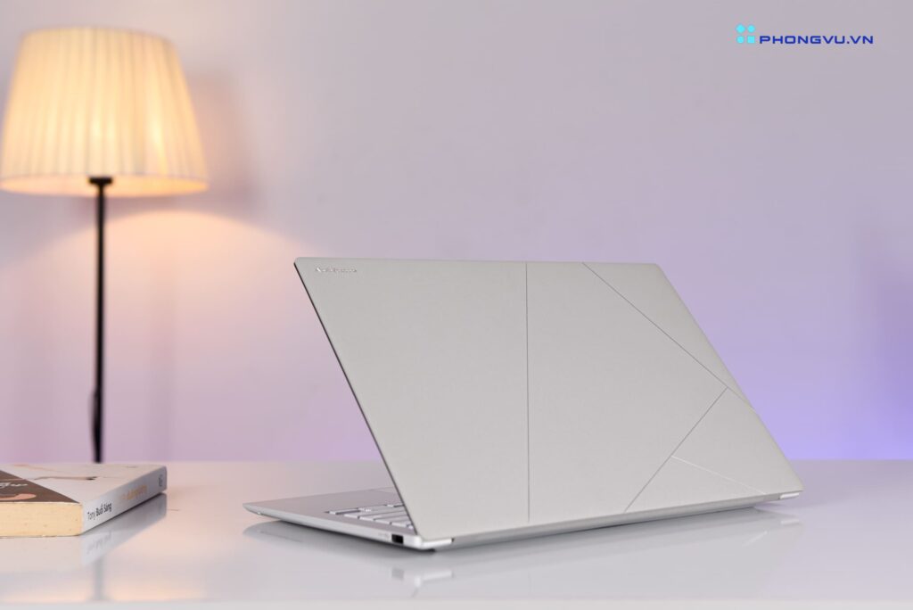 ASUS Zenbook S 14 (UX5406) đã nhẹ, nay còn cầm rất sướng tay!