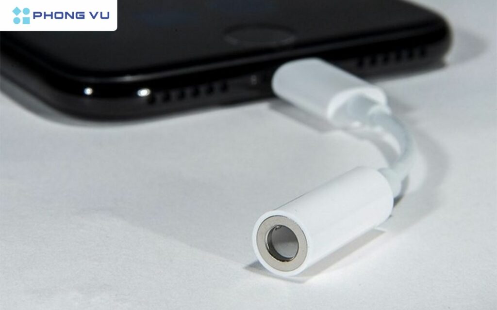 Apple chính thức khai tử cáp chuyển Lightning sang 3.5mm 3 Hiện tại, cáp chuyển đổi này vẫn còn được bán tại một số thị trường ở châu Âu như Pháp, Đan Mạch, Phần Lan, Na Uy, Thụy Điển và Việt Nam