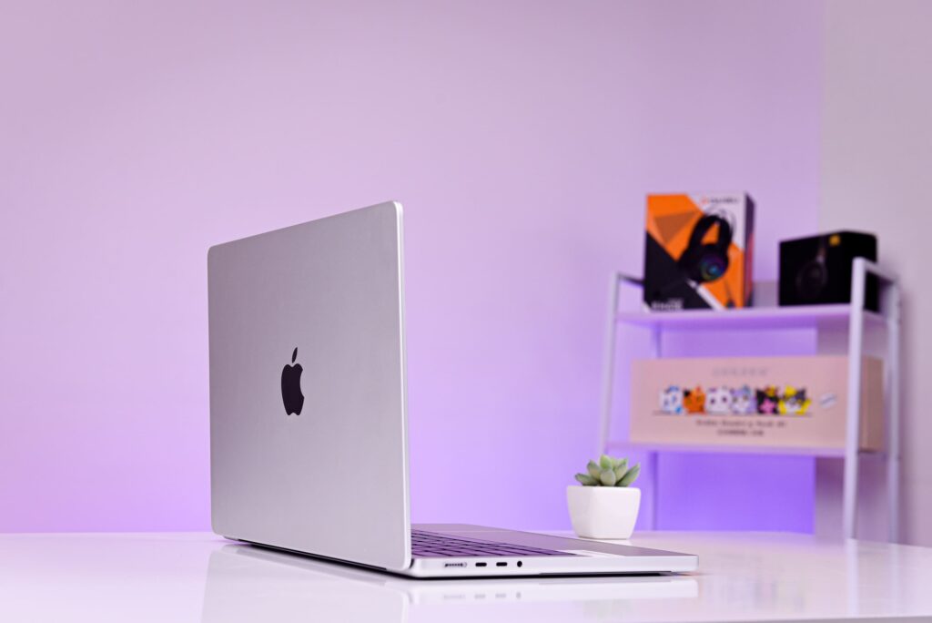 MacBook Pro 14 inch M3 2023 mình đang được trang bị con chip Apple M3