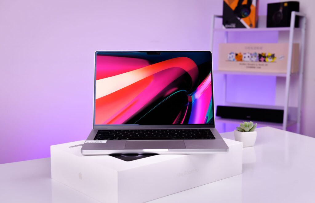 MacBook Pro 14 inch M3 2023 đã gây sốt với giới giới công nghệ toàn thế giới khi mang đến con chip Apple M3