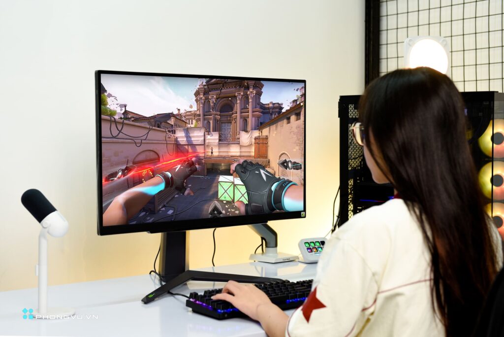 Với tần số quét 165Hz và thời gian phản hồi chỉ 1ms, LG 27GR75Q-B cung cấp trải nghiệm hình ảnh mượt m