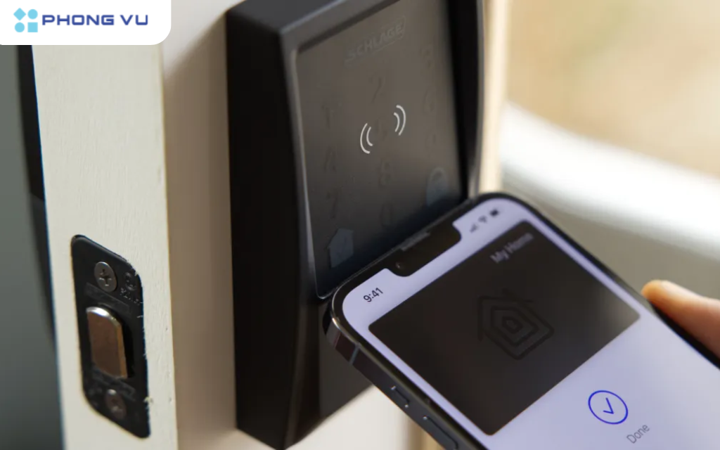 Bạn có thể sử dụng các khóa cửa thông minh tích hợp NFC để mở khóa