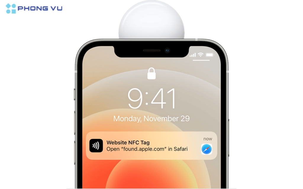 Bạn chỉ cần chạm iPhone vào thiết bị hỗ trợ NFC khác hoặc đưa mặt sau của iPhone gần thẻ NFC