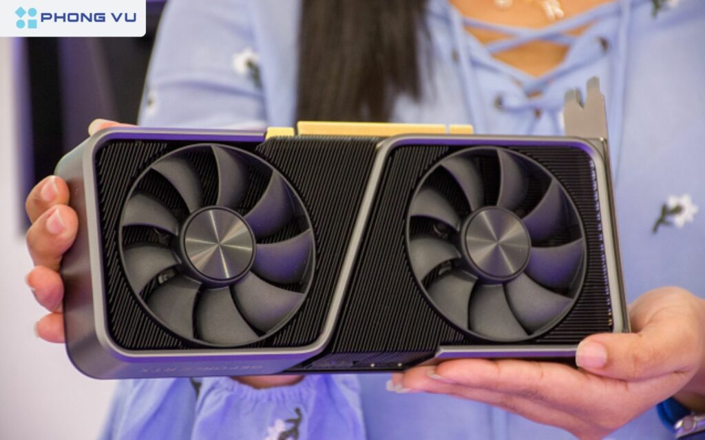 Đến năm 2024, giá bán RTX 3060 đã giảm đáng kể so với thời điểm ra mắt. Điều này khiến GPU trở thành lựa chọn tiết kiệm, đặc biệt phù hợp với người dùng có ngân sách hạn chế nhưng vẫn muốn trải nghiệm hiệu năng tốt trong phân khúc tầm trung.