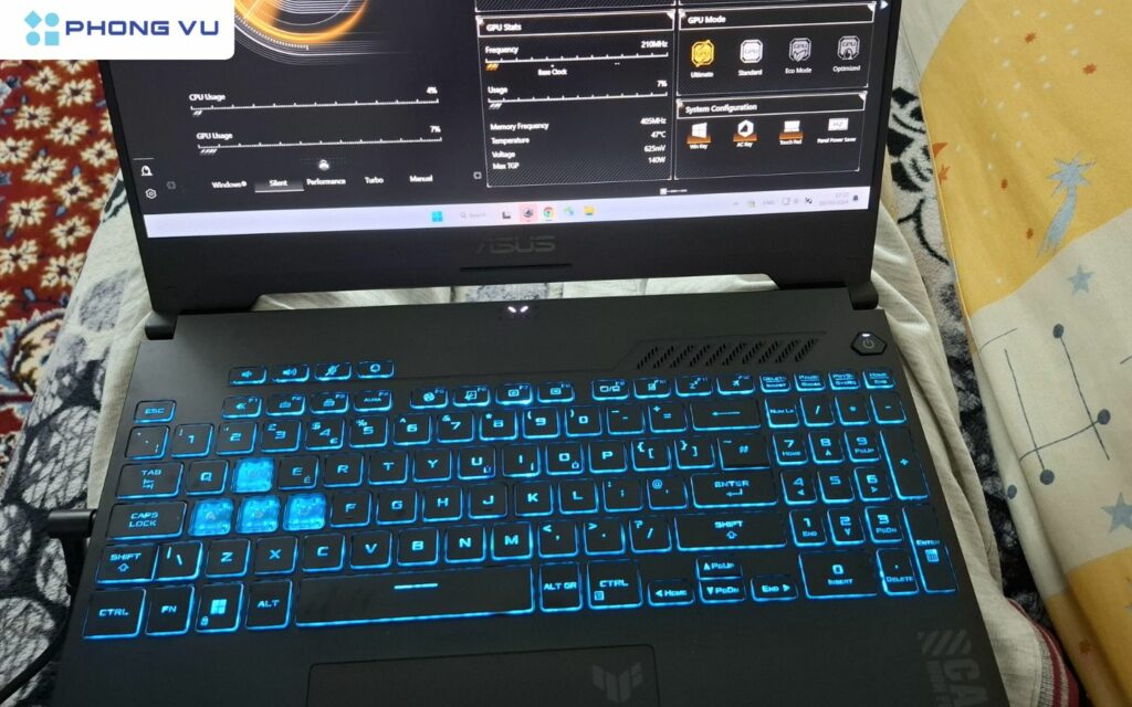 Việc chặn các lỗ thông hơi trên laptop dễ khiến máy  bị nóng vì không thoát được nhiệt