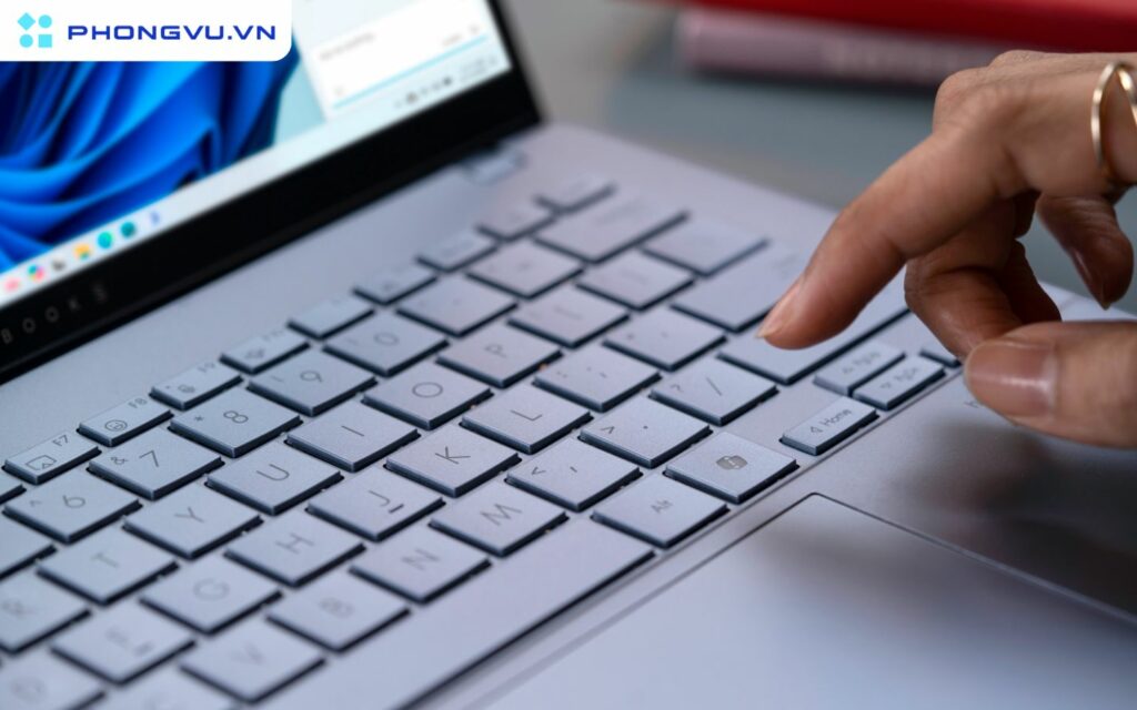 ASUS Vivobook S 14 là một laptop AI đạt chuẩn Copilot+ PC với 120 TOPS hiệu suất tổng, sẵn sàng đáp ứng mọi yêu cầu khắt khe nhất