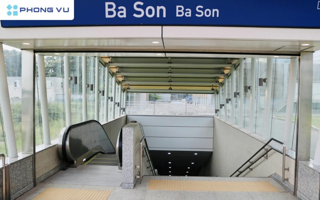 Ga Ba Son là một trong 3 ga ngầm của tuyến Metro số 1, được thiết kế ngầm dài 240m