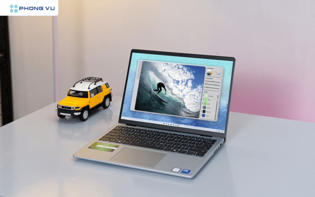 Ngoài độ phân giải cao thì chiếc màn hình này cũng đi kèm 3 viền màn hình khá mỏng