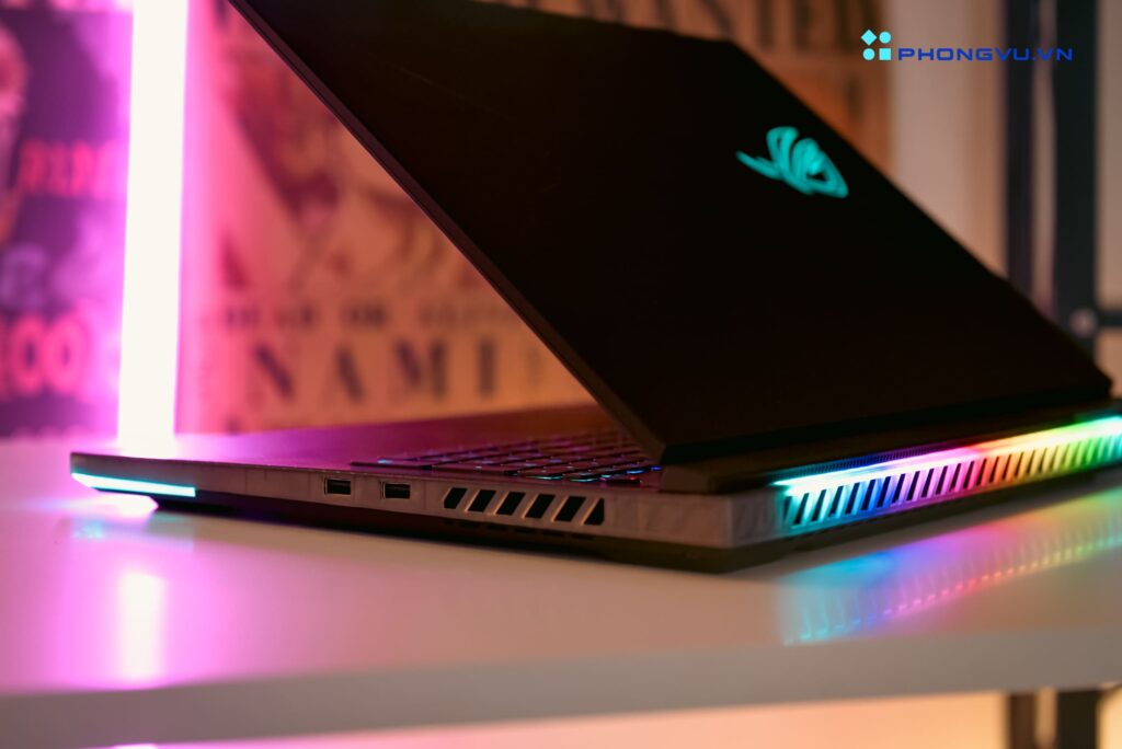 Asus ROG Strix Scar 18 (2024) là một chiếc laptop gaming đáng gờm với hiệu suất vượt trội