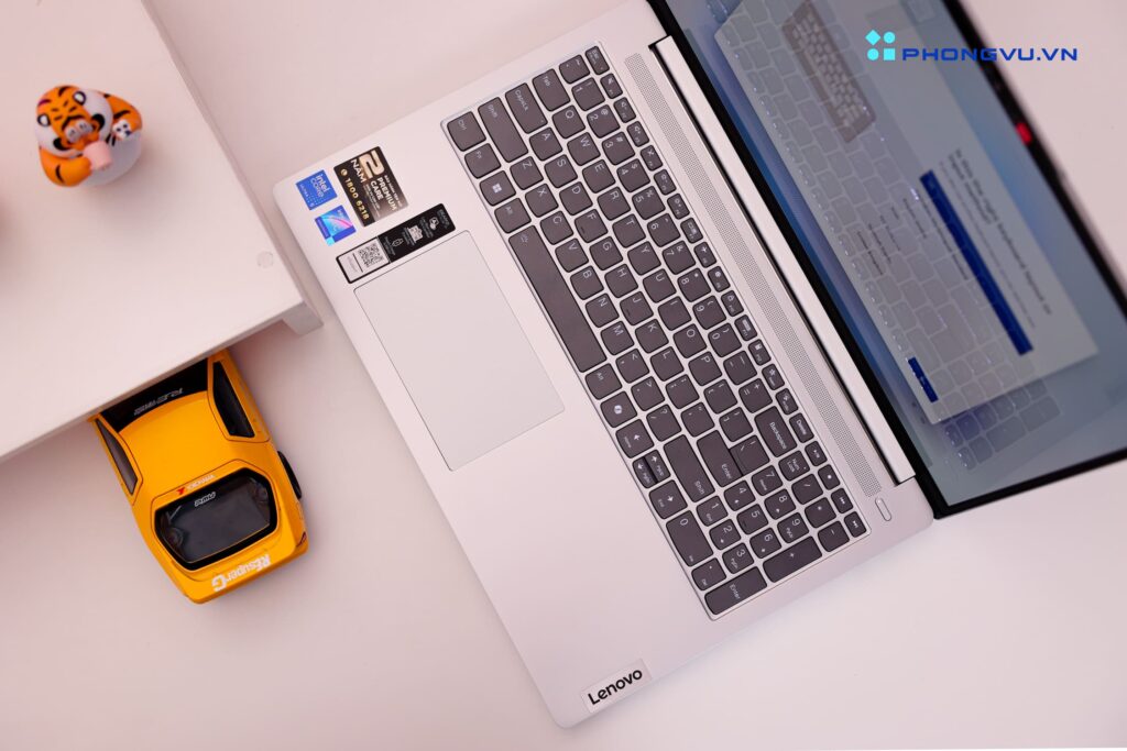 Bàn phím của laptop AI Lenovo Ideapad Slim 5 16IMH9 mang lại cảm giác rất thoải mái khi gõ