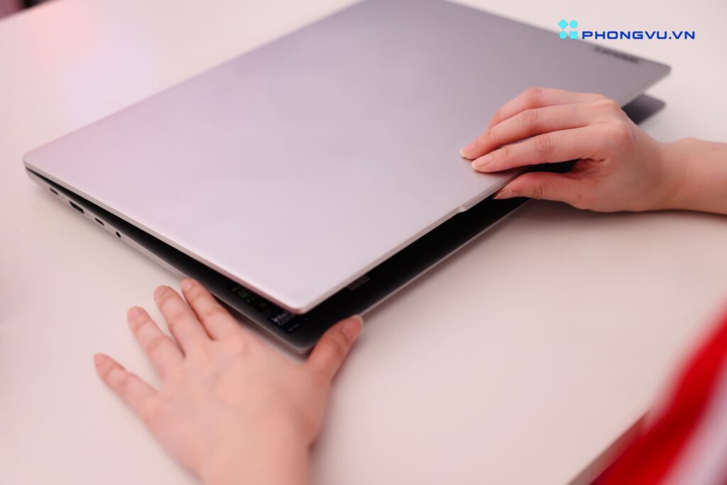 Lenovo Ideapad Slim 5 16IMH9 mang đến cảm giác cao cấp và bền bỉ