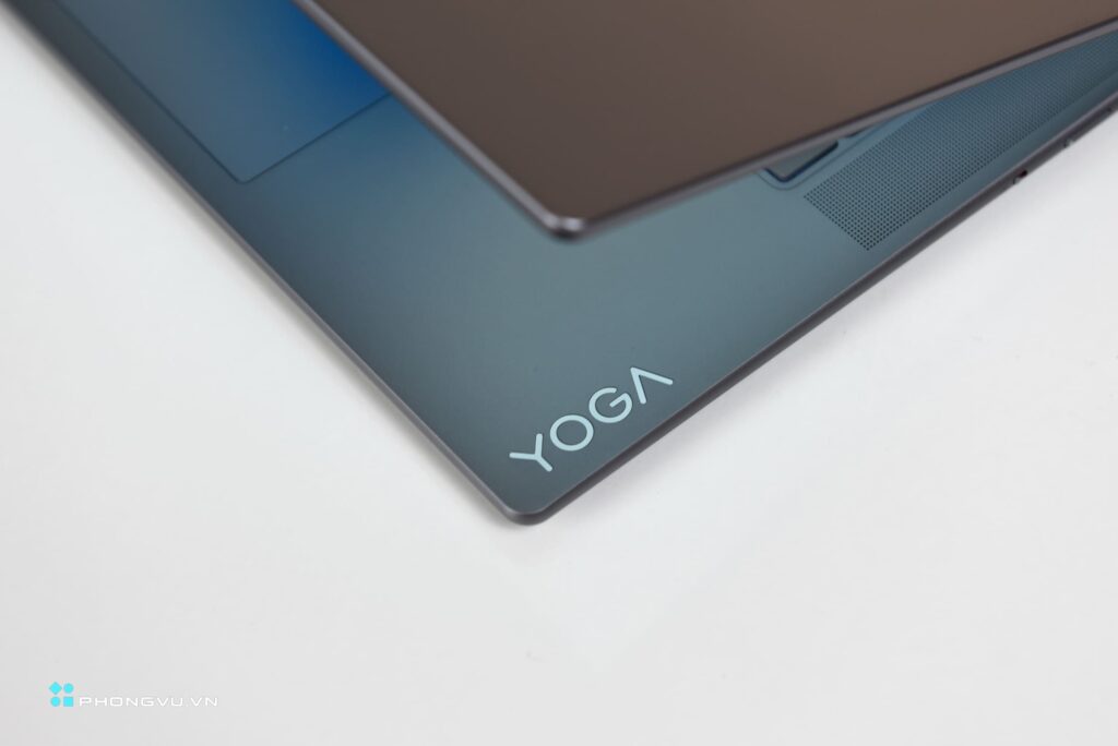 Hệ thống âm thanh 4 loa tích hợp công nghệ Dolby Atmos® biến Yoga Slim 7 15ILL9 cho âm thanh khá hay và chi tiết