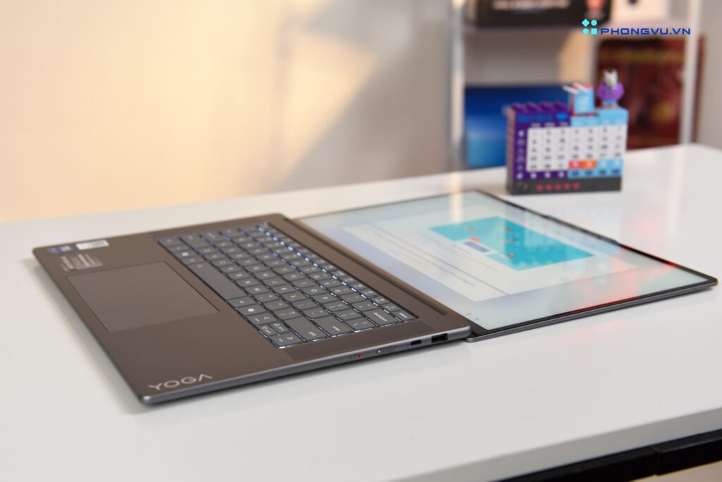 Vỏ nhôm của Slim 7i mang lại cảm giác cao cấp và đã vượt qua các bài kiểm tra độ bền tiêu chuẩn MIL-STD 810H