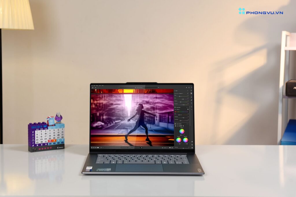 Màn hình là một trong những điều làm mình thích nhất trên chiếc Lenovo Yoga Slim 7 - 15ILL9