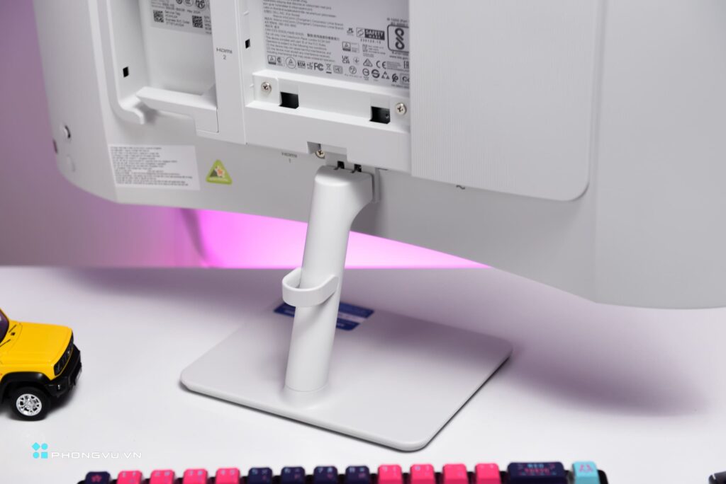 Màn hình Dell S2425H hỗ trợ hiển thị 16.7 triệu màu, với độ phủ màu đạt 99% sRGB