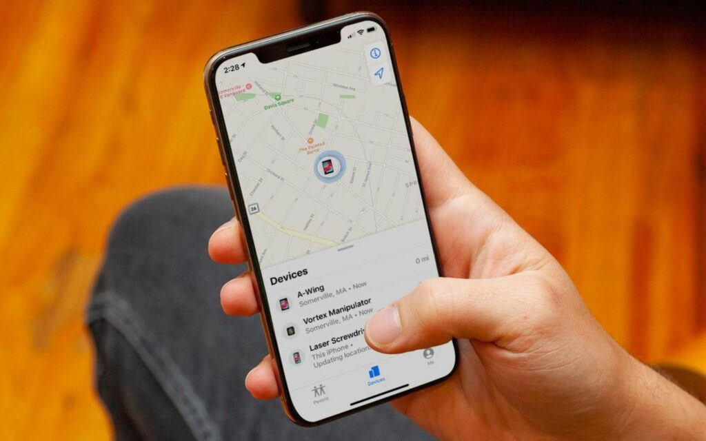 iOS 18.2 ra mắt: Tổng hợp những tính năng mới và thay đổi 5 iOS 18.2 đã nâng cấp ứng dụng Tìm với khả năng chia sẻ vị trí AirTag